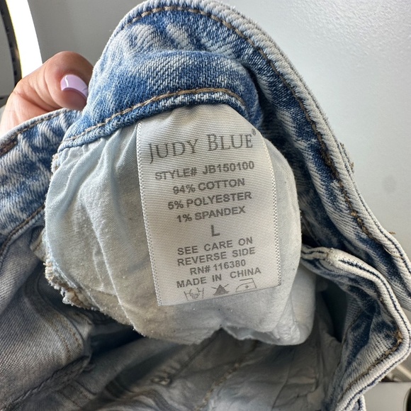 Judy Blue Mid Rise Star Patterned Acid Wash Denim Short size Large - Picture 5 of 6